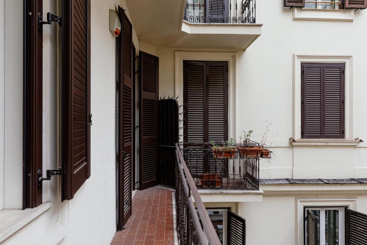Tritone Minimal Appartement Rome Buitenkant foto